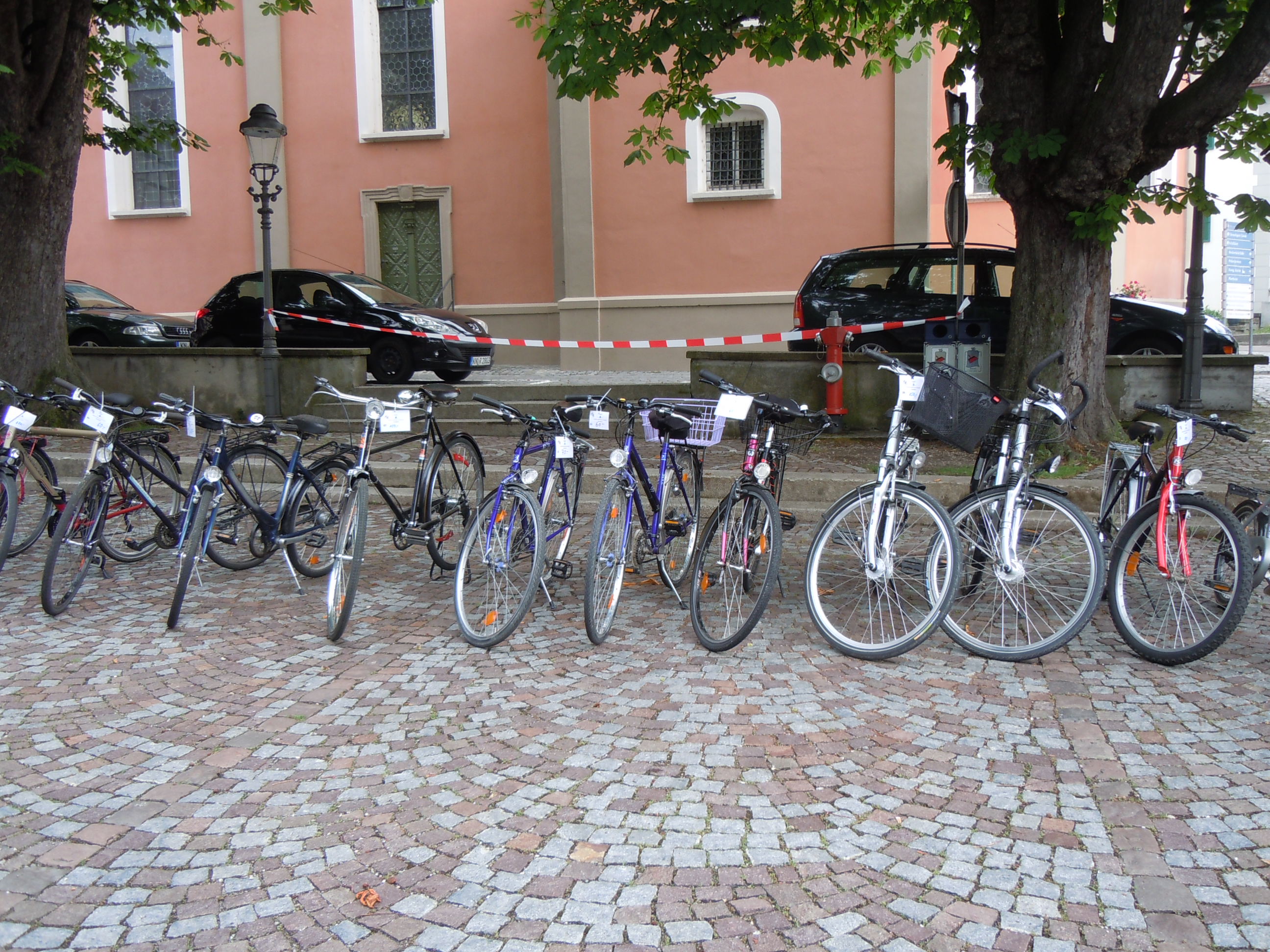  Fahrräder auf dem Rathausplatz 