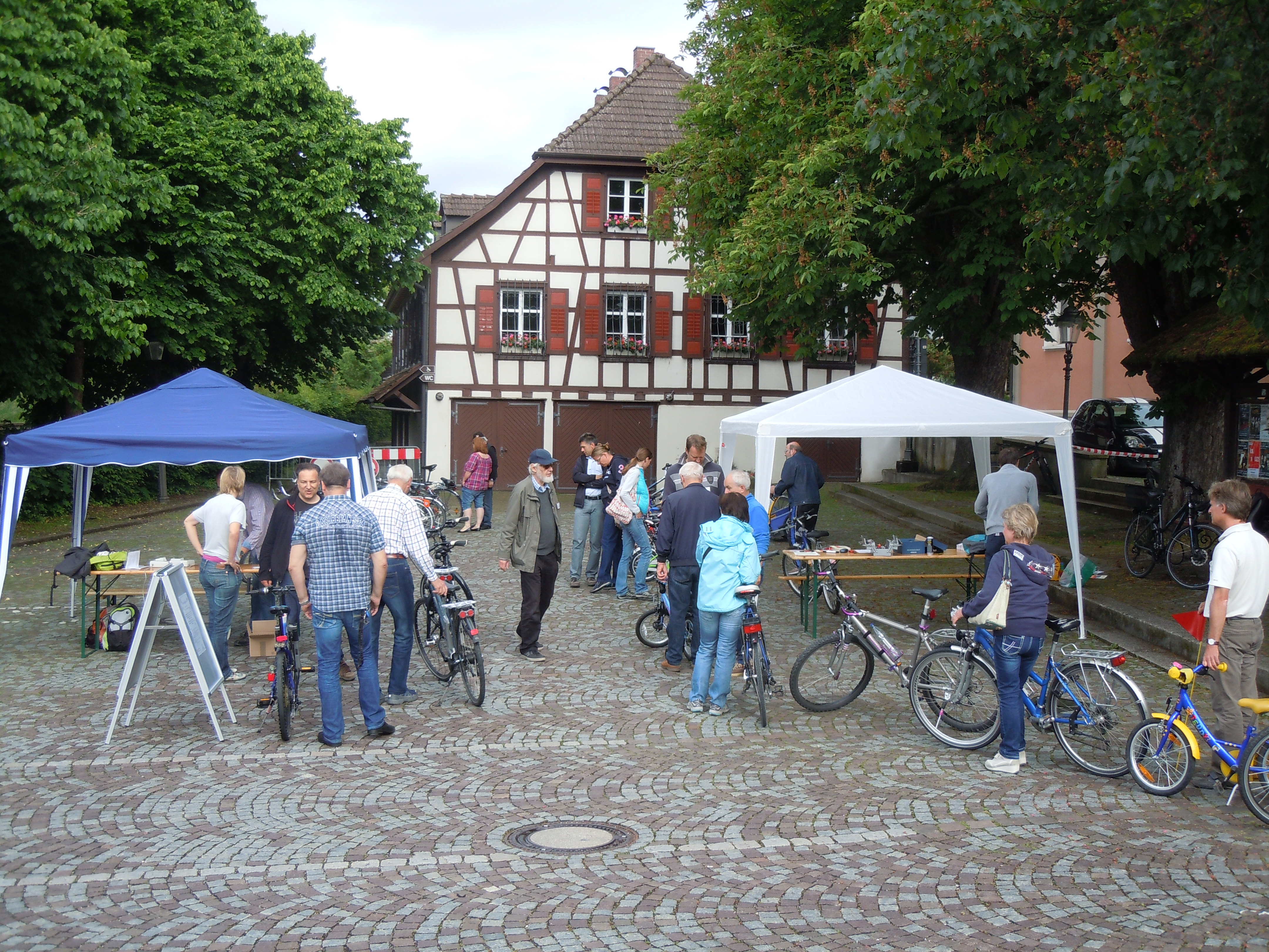  Fahrradbörse auf dem Rathausplatz - Foto: Lokale Agenda 21 